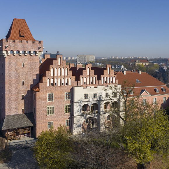 Widok na budynek Muzeum Sztuk Użytkowych