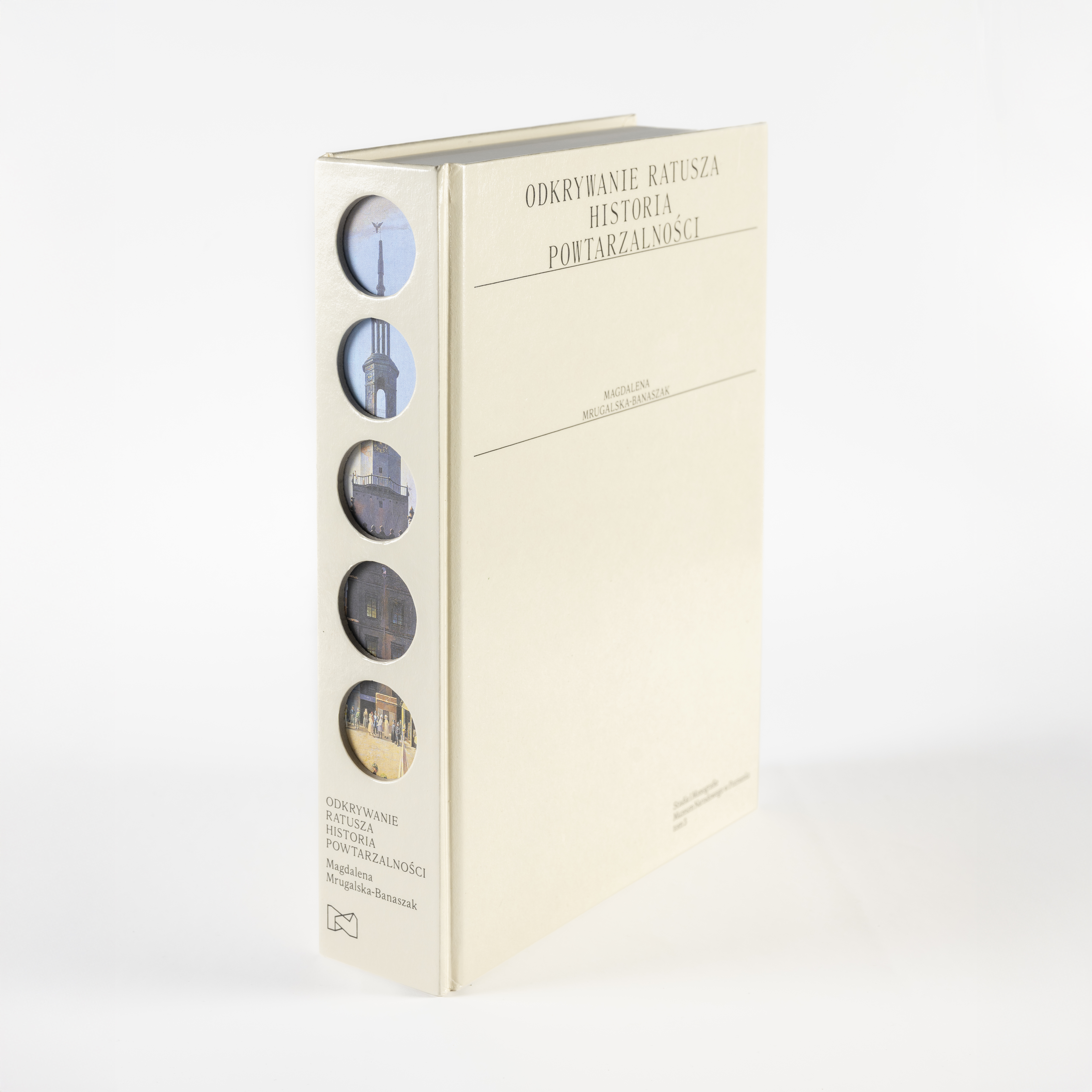 „Odkrywanie Ratusza. Historia powtarzalności” w sprzedaży