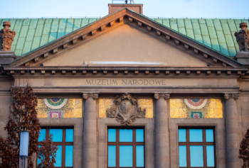 Fragment fasady budynku z napisem Muzeum Narodowe