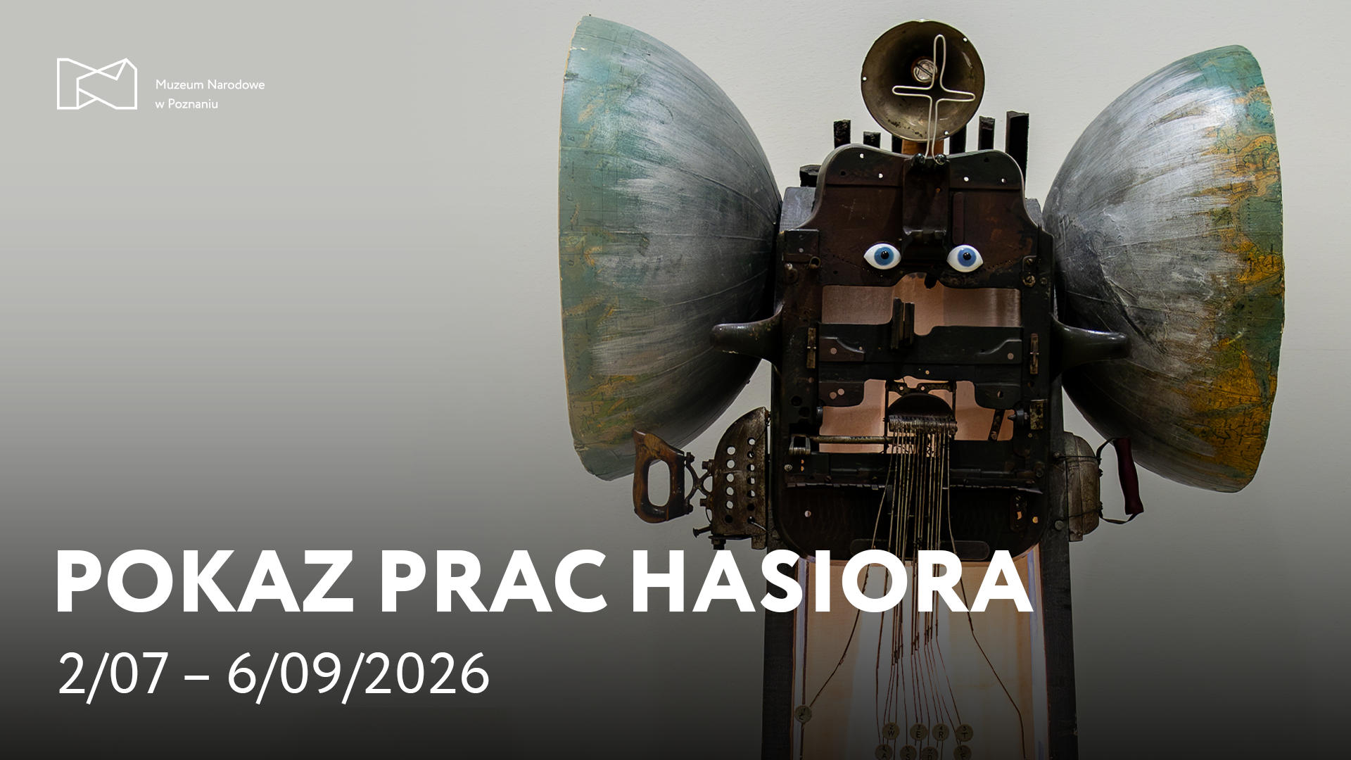 Afisz z napisem: Pokaz prac Hasiora. 2 lipiec do 6 wrzesień 2026.